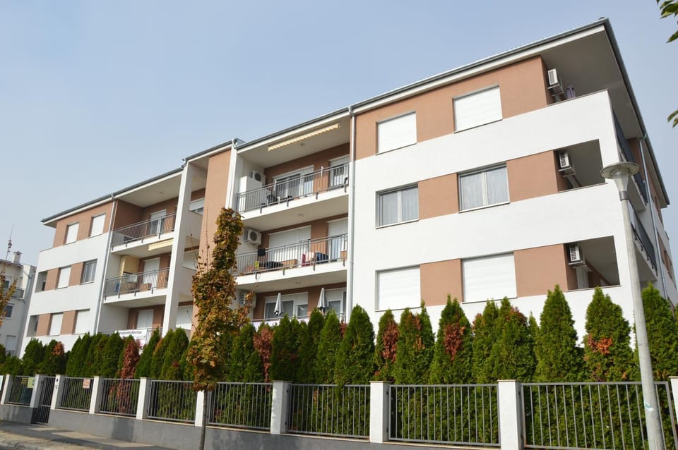 Property building, Facade/entrance