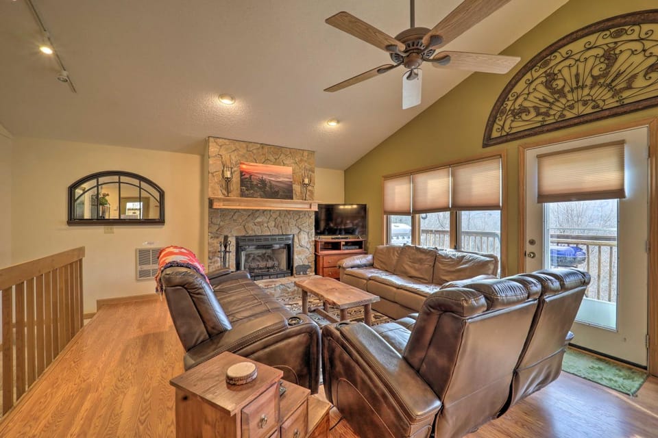 Hike, Bike, Unwind! Beech Mtn Stay w/ Scenic Views House in Beech Mountain