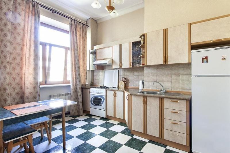 Kitchen or kitchenette, Dining area, oven