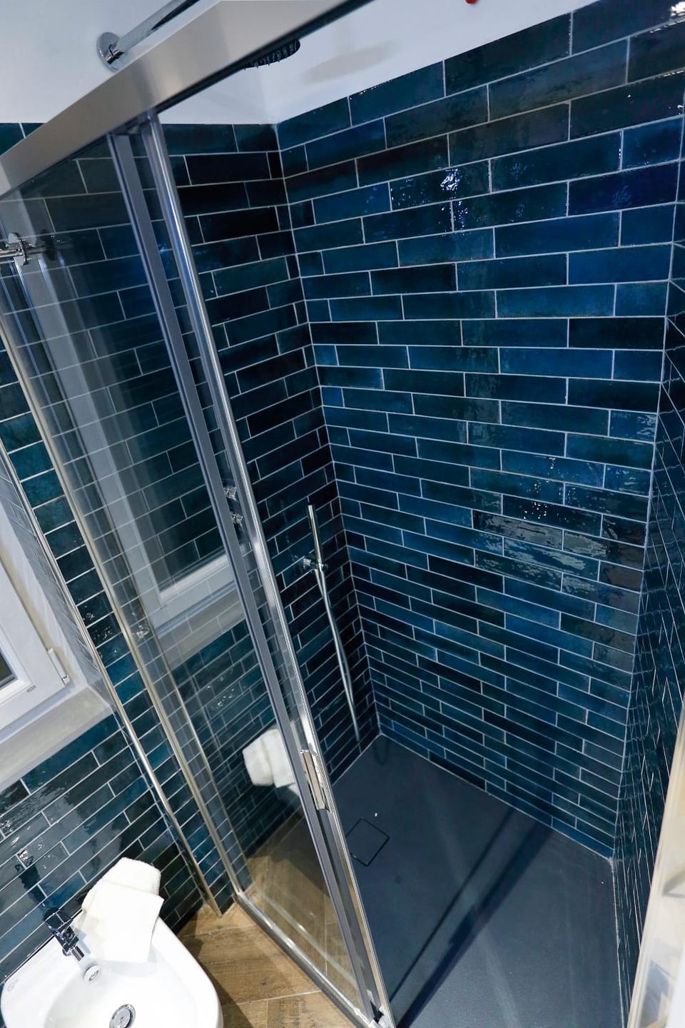 Shower, Toilet, Bathroom, towels