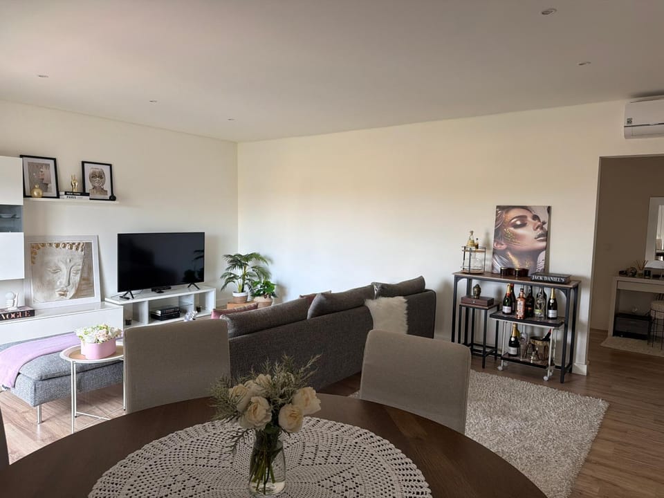 Modern Twin Room with a balcony Vacation rental in Lisbon District