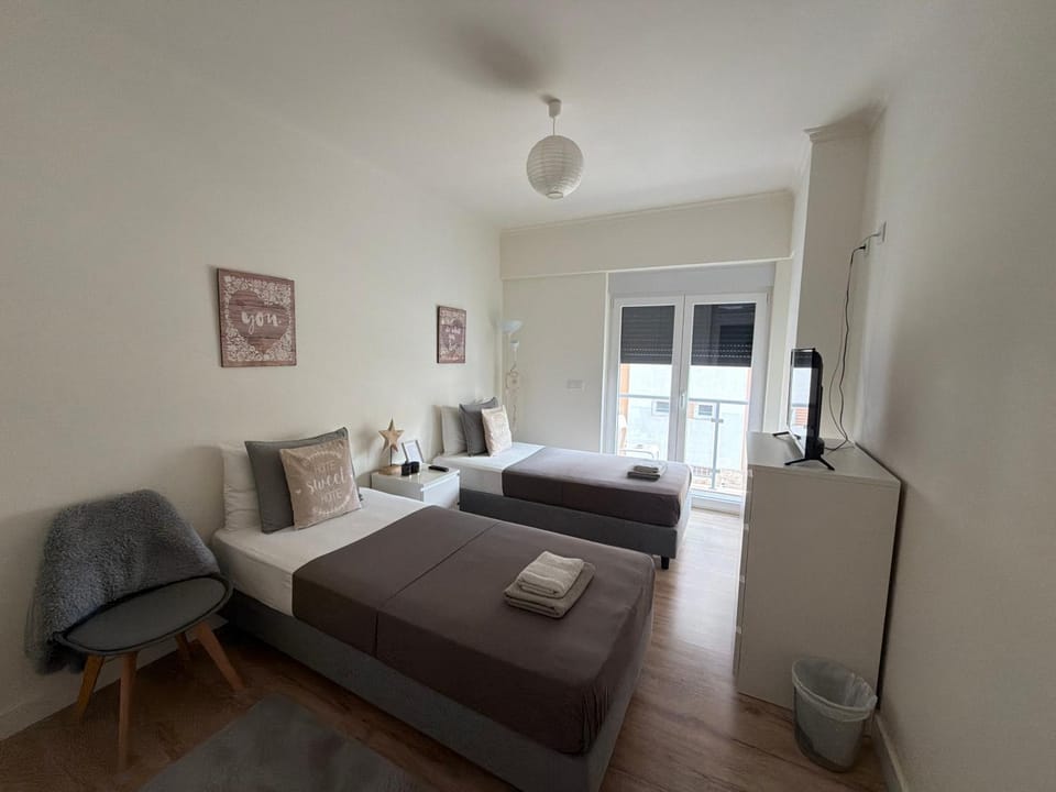 Modern Twin Room with a balcony Vacation rental in Lisbon District