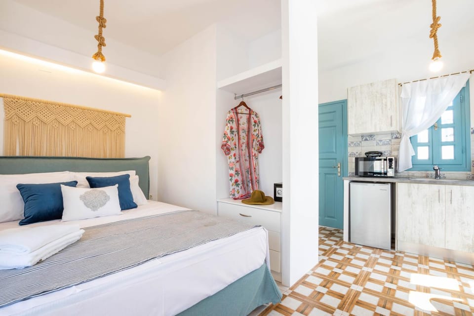 Bed, Night, Summer, View (from property/room), Kitchen or kitchenette, Photo of the whole room, Beach, Beach, Bedroom, Sea view, Sea view, Location, Sunrise, Sunset, minibar, toaster