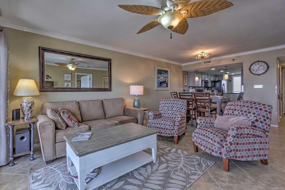 11th-Floor PCB Condo w/ Ocean View, Walk to Dining House in Lower Grand Lagoon