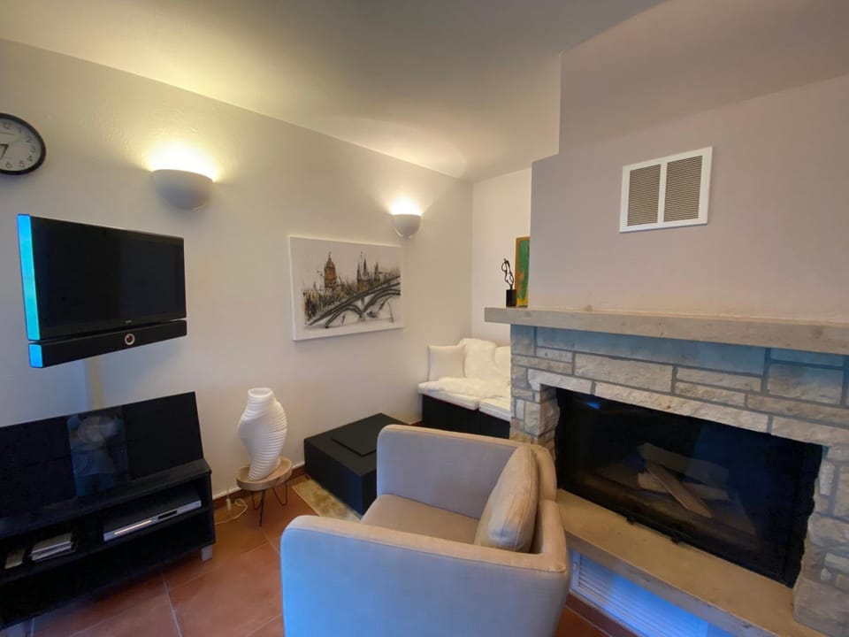 Modernes Alpenapartment mit Sauna Wintergarten und Pool Apartment in Salzburgerland