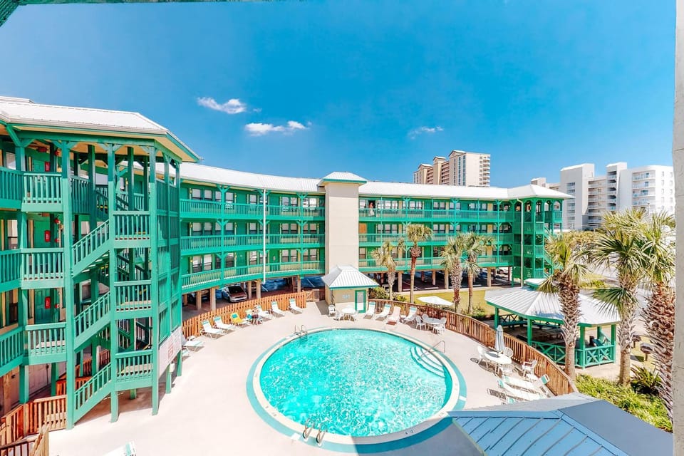 Sea Breeze 206 - The Lucky Pelican House in West Beach