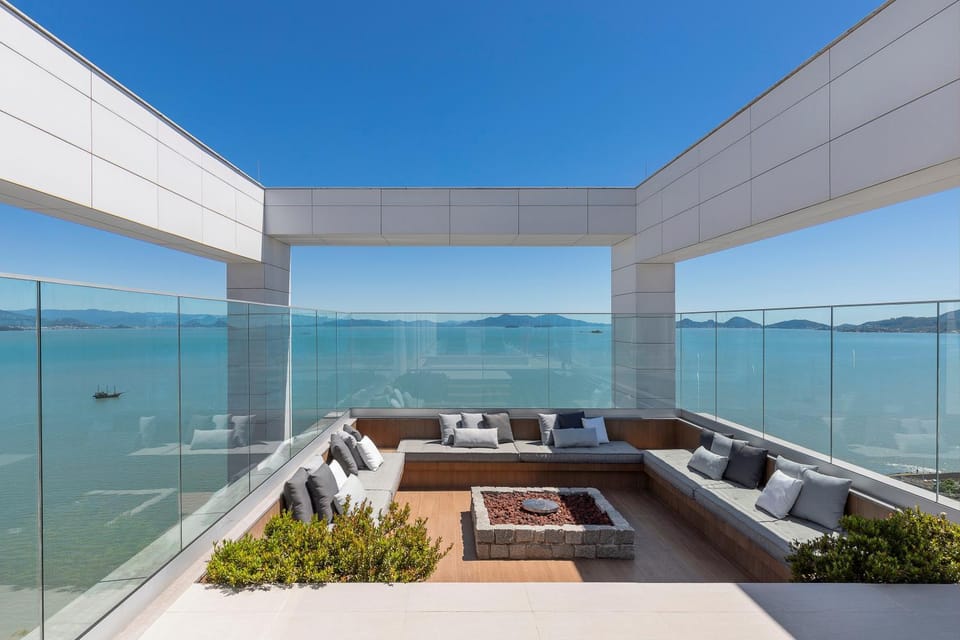 Swimming pool, fireplace