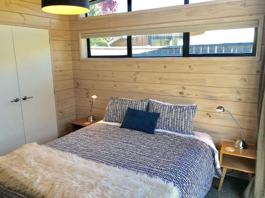 Modern Kowhai Cottage House in Wanaka