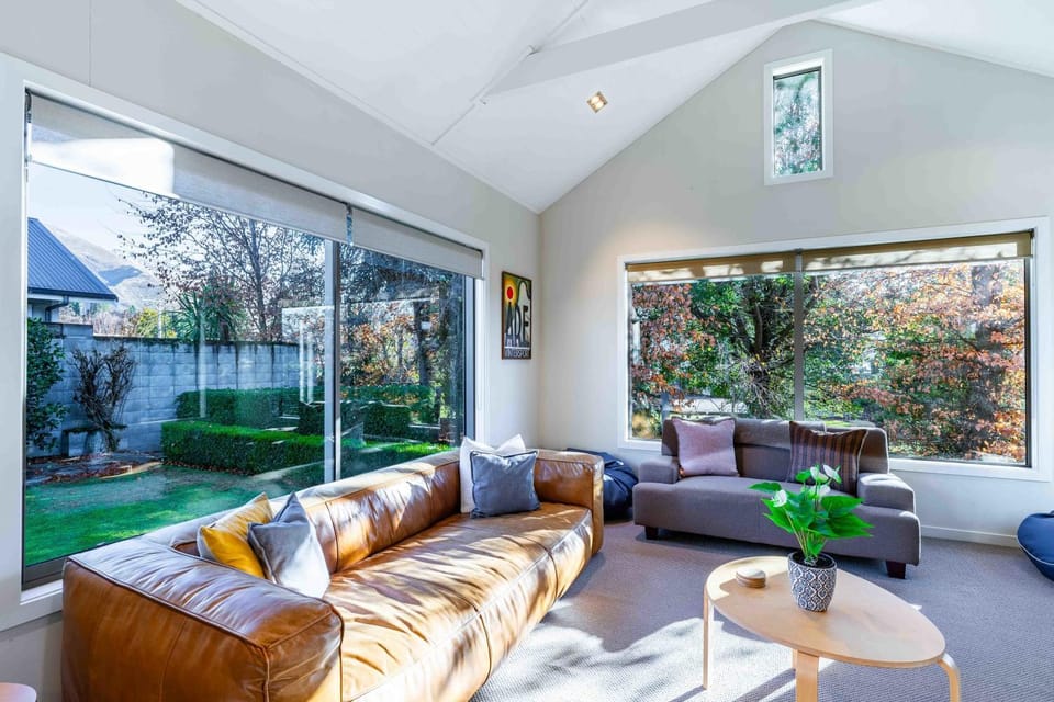 Roy's Bay Luxury Accommodation House in Wanaka