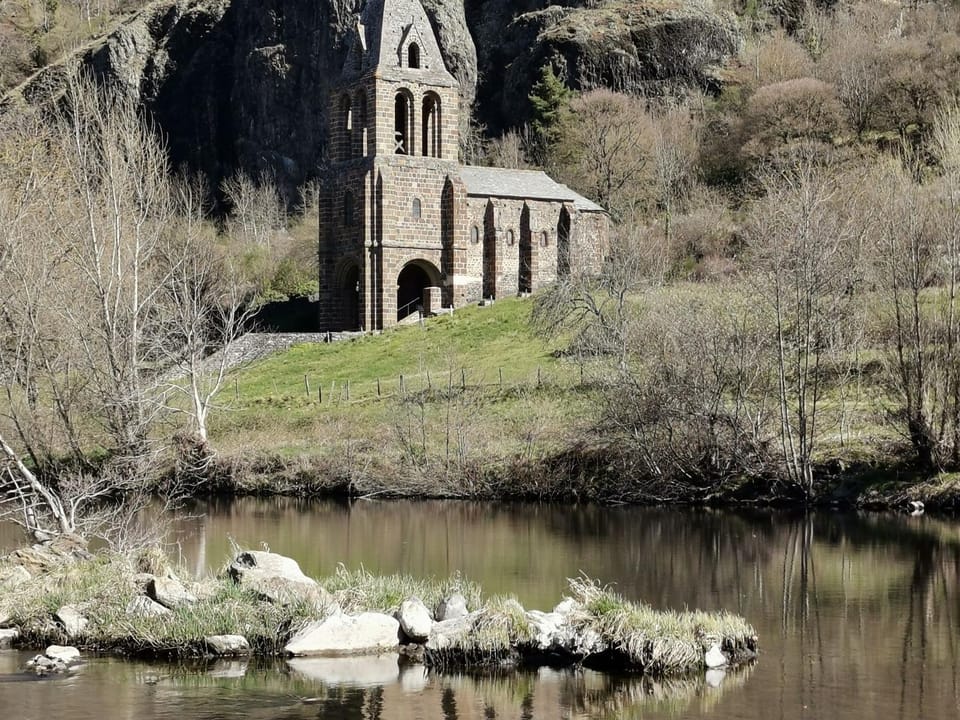 Gîte confortable 3 chambres au bord de l'Allier - FR-1-582-16 House in Auvergne-Rhône-Alpes