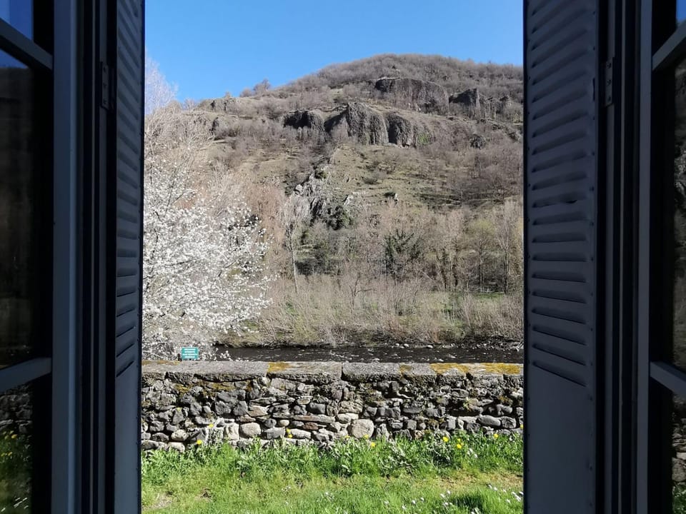 Gîte confortable 3 chambres au bord de l'Allier - FR-1-582-16 House in Auvergne-Rhône-Alpes