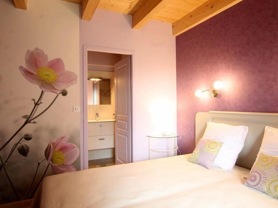 Gîte chaleureux 5 chambres près de Freycenet-la-Cuche, idéal pour familles et amis, animaux admis - FR-1-582-23 House in Auvergne-Rhône-Alpes