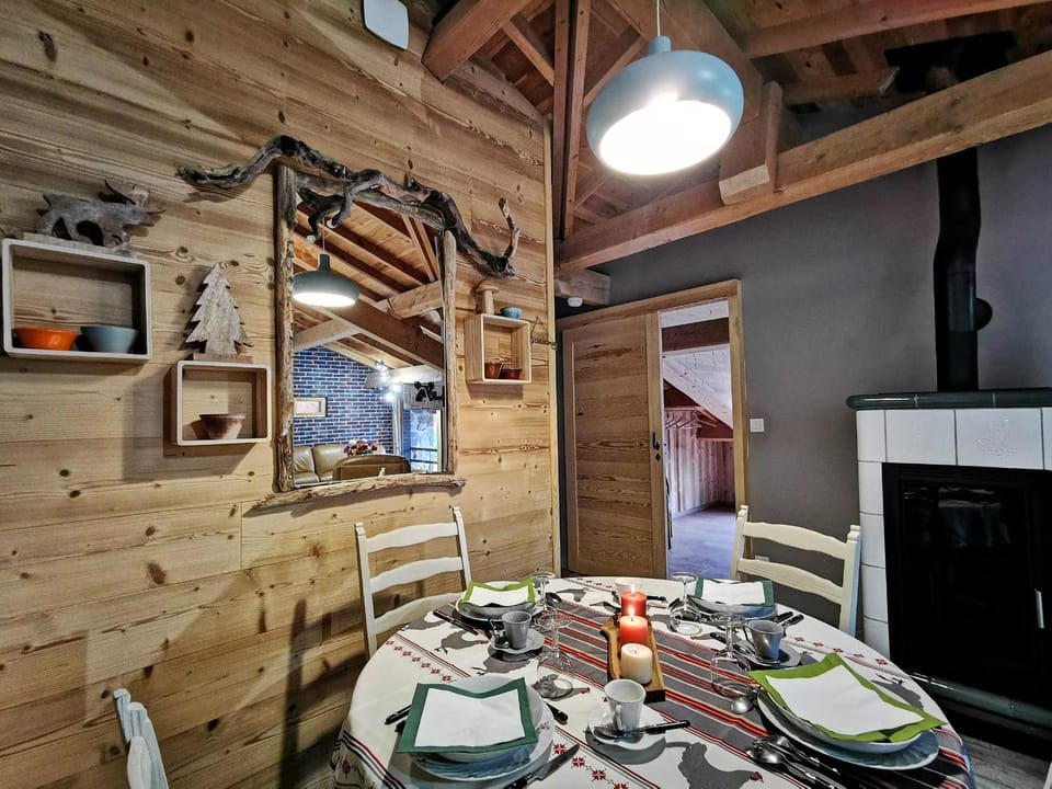 Gîte confortable près de la Cascade de la Beaume avec terrasses et parking privatif - FR-1-582-30 House in Auvergne-Rhône-Alpes