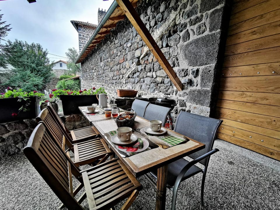 Gîte confortable près de la Cascade de la Beaume avec terrasses et parking privatif - FR-1-582-30 House in Auvergne-Rhône-Alpes