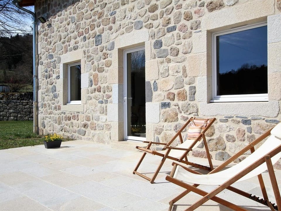 Charmante maison en pierre près du Lac de Lavalette, idéale pour randos, nature et détente totale - FR-1-582-43 House in Auvergne-Rhône-Alpes