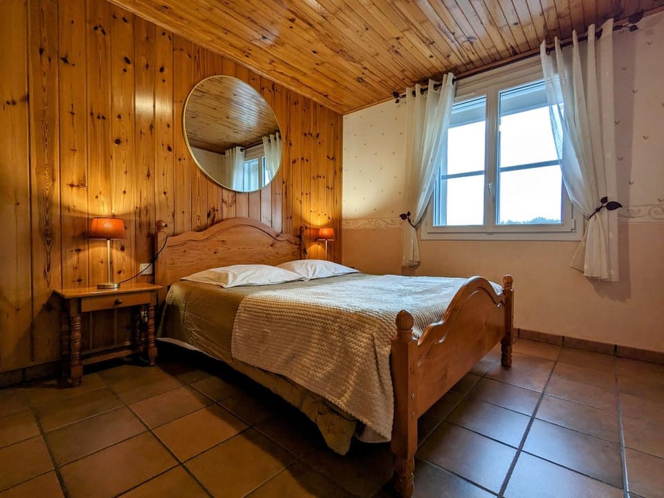 Gîte avec terrasse privative et jardin fleuri à Saugues, tout inclus - FR-1-582-90 House in Auvergne-Rhône-Alpes