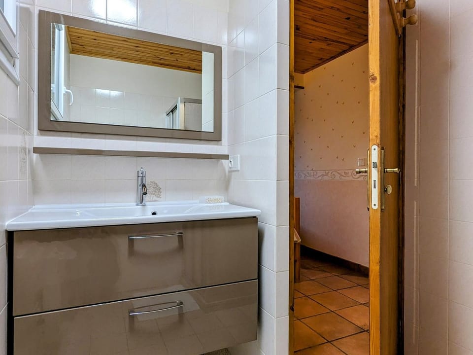 Gîte avec terrasse privative et jardin fleuri à Saugues, tout inclus - FR-1-582-90 House in Auvergne-Rhône-Alpes