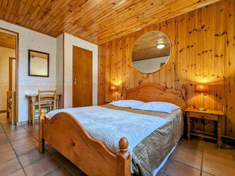 Gîte avec terrasse privative et jardin fleuri à Saugues, tout inclus - FR-1-582-90 House in Auvergne-Rhône-Alpes