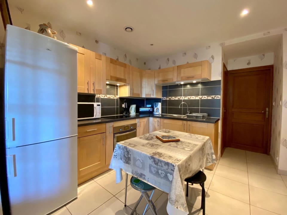 Charmante maisonnette à Blavozy, proche du Puy-en-Velay, avec terrasse privative, WiFi, et parking - FR-1-582-57 House in Auvergne-Rhône-Alpes