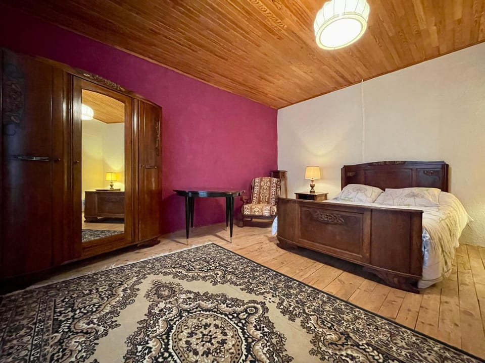 Gîte familial paisible, proche Gorges de la Loire, avec cour fermée, 3 chambres, équipements bébé - FR-1-582-116 House in Auvergne-Rhône-Alpes