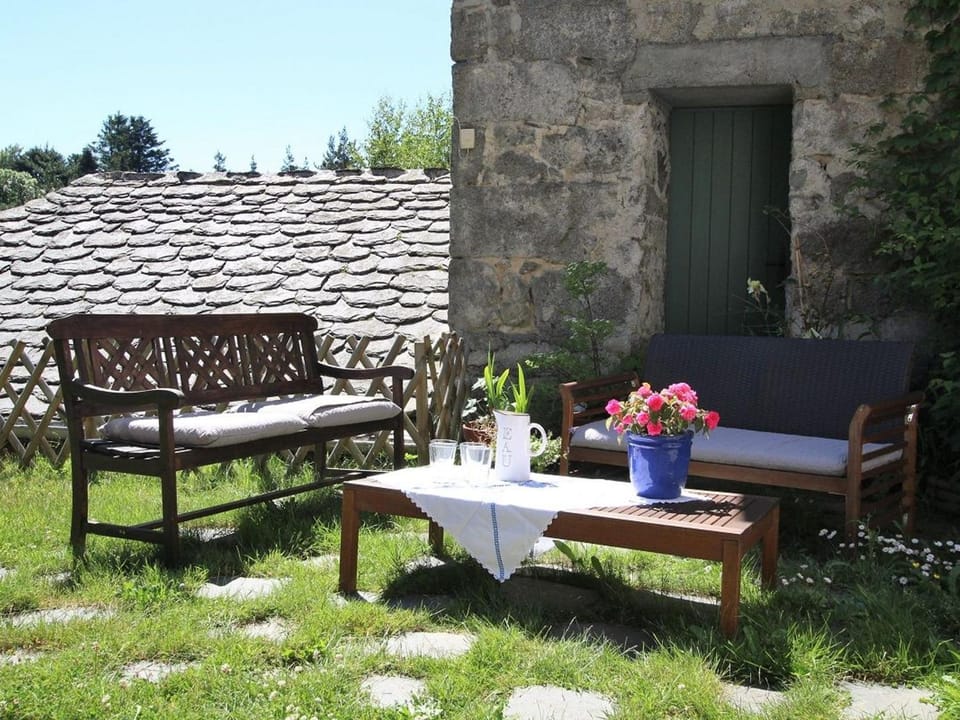 Gîte Nature au Chambon-sur-Lignon: Terrasse, Wifi, Proche Activités et Commerces - FR-1-582-137 House in Provence