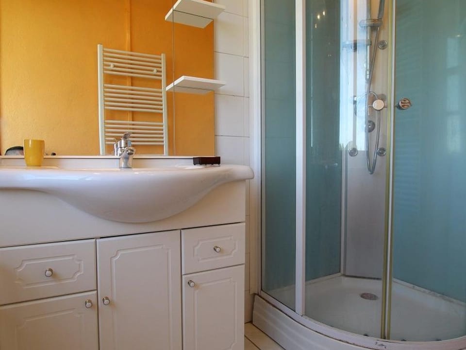 Gîte familial avec charme d'école, terrasse, terrain clos, proche gorges de la Loire et sites naturels - FR-1-582-185 House in Auvergne-Rhône-Alpes