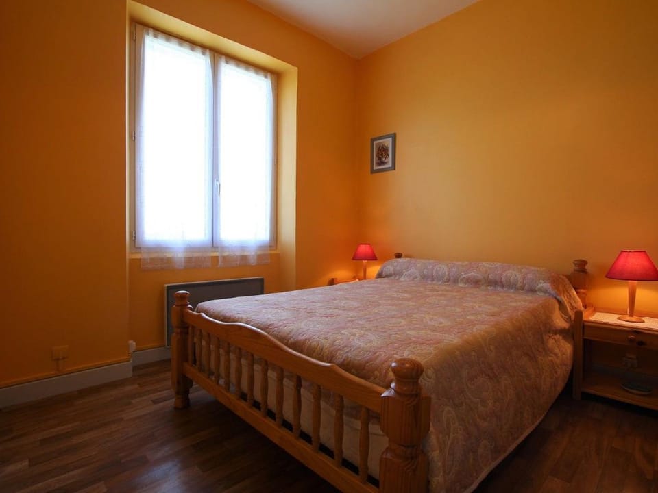 Gîte familial avec charme d'école, terrasse, terrain clos, proche gorges de la Loire et sites naturels - FR-1-582-185 House in Auvergne-Rhône-Alpes