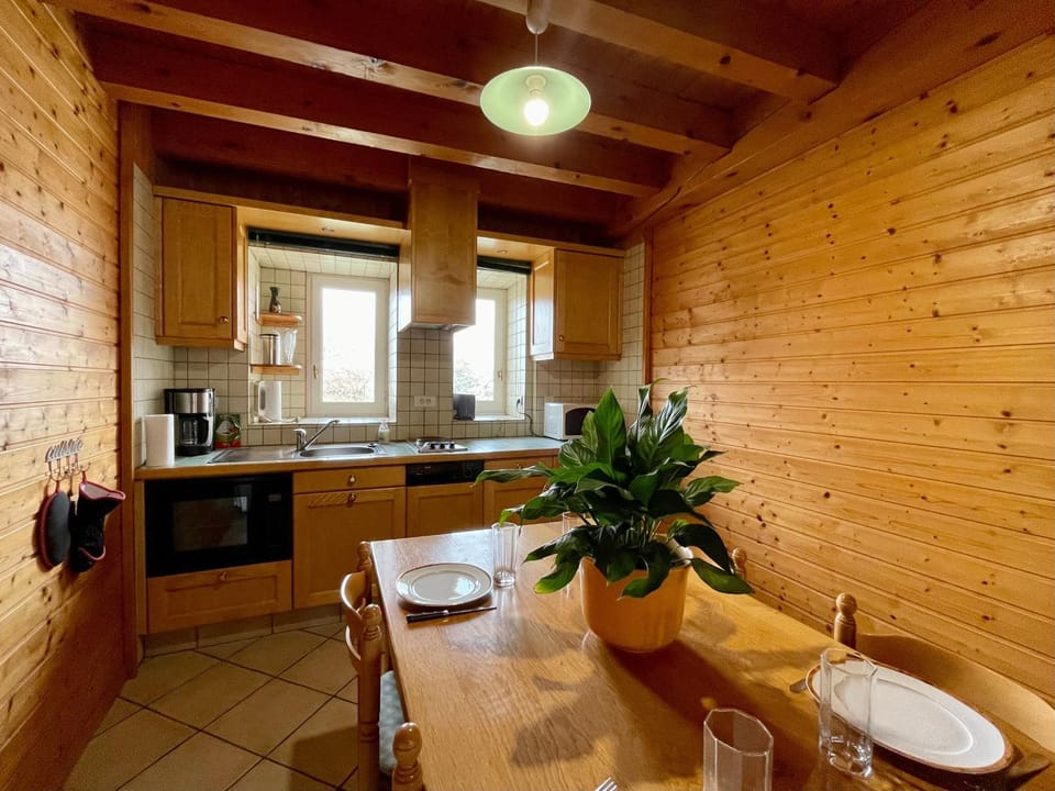 Gîte familial avec terrasse proche châteaux, lac, et parcours aventure - FR-1-582-174 House in Auvergne-Rhône-Alpes