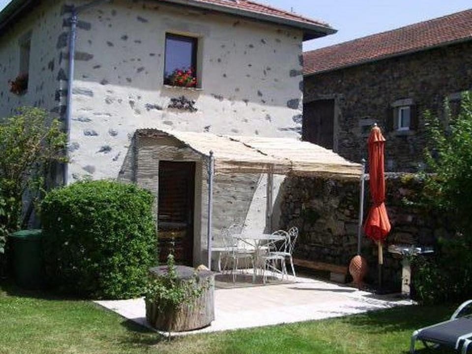 Ancien pigeonnier restauré avec terrasse, terrain clos et équipements bébé à Sarlanges, Retournac - FR-1-582-167 House in Auvergne-Rhône-Alpes