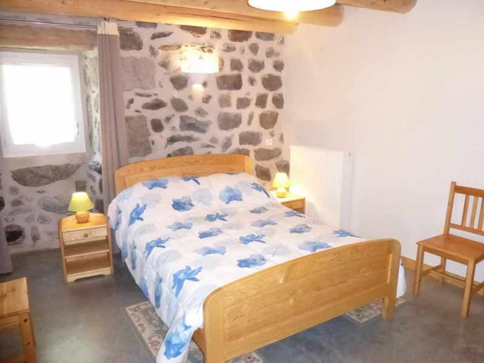 Gîte charmant pour 8 pers à Rauret avec cheminée, terrasse et accès "Tourisme et Handicap" - FR-1-582-186 House in Auvergne-Rhône-Alpes