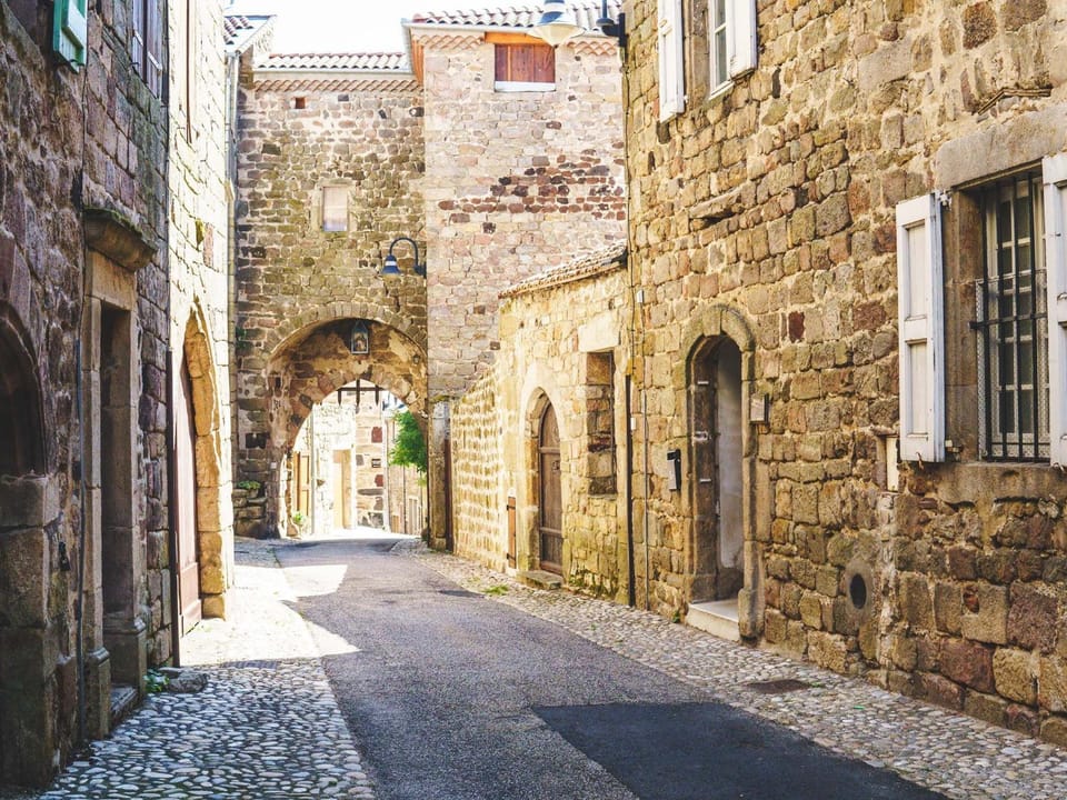 Gîte indépendant 4 pers. à Rauret avec cour, proche gorges de l'Allier, parking privé, animations. - FR-1-582-193 House in Auvergne-Rhône-Alpes