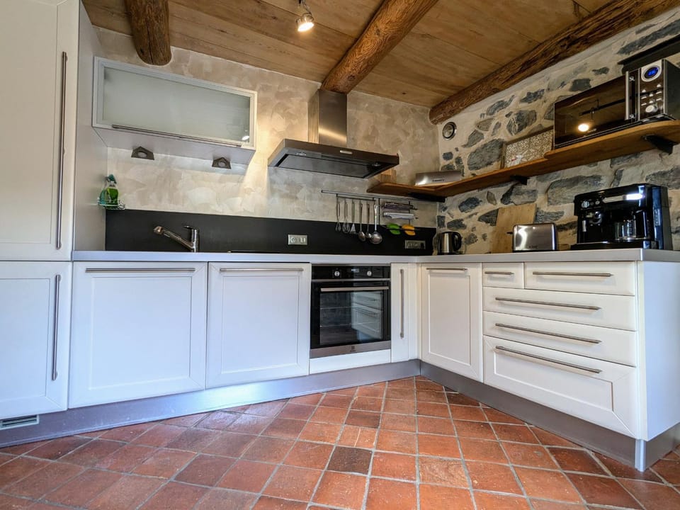 Gîte d'exception avec spa, jardin paysagé et équipements haut de gamme à Blanlhac - FR-1-582-201 House in Auvergne-Rhône-Alpes