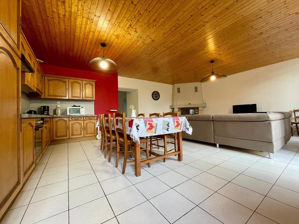 Gîte rénové 2018, au cœur de la nature, activités plein air, 3 chambres, jardin privatif, proche Via Fluvia - FR-1-582-261 House in Auvergne-Rhône-Alpes