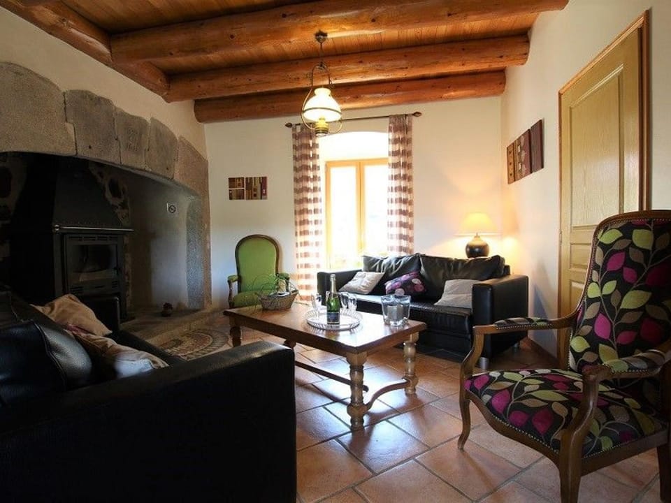 Ferme restaurée avec jardin clos et terrasse, proche Puy en Velay - FR-1-582-271 House in Auvergne-Rhône-Alpes