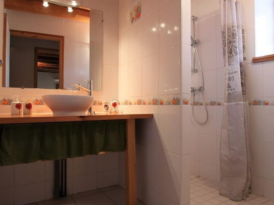 Gîte à la ferme à Saint-Christophe-sur-Dolaison avec terrasse et chambres privatives - FR-1-582-284 House in Auvergne-Rhône-Alpes