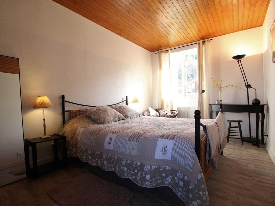 Grande maison au cœur d'un village historique avec terrasse et WIFI inclus - FR-1-582-308 House in Auvergne-Rhône-Alpes