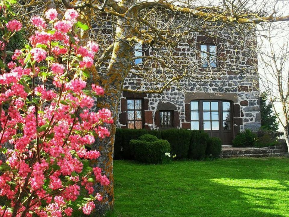 Maison de charme XVIIIe sur chemin St-Jacques, proche Le Puy-en-Velay, idéale familles et randonneurs - FR-1-582-298 House in Auvergne-Rhône-Alpes