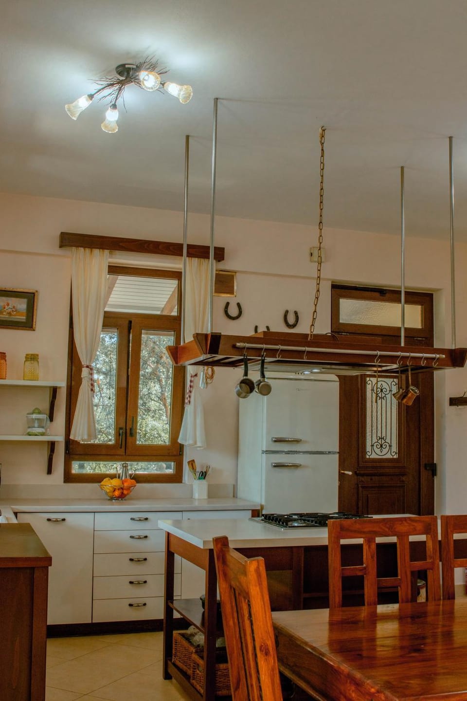 Kitchen or kitchenette, Dining area, minibar, oven, pet friendly, stove