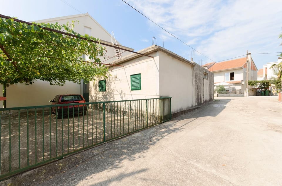 Property building, BBQ facilities