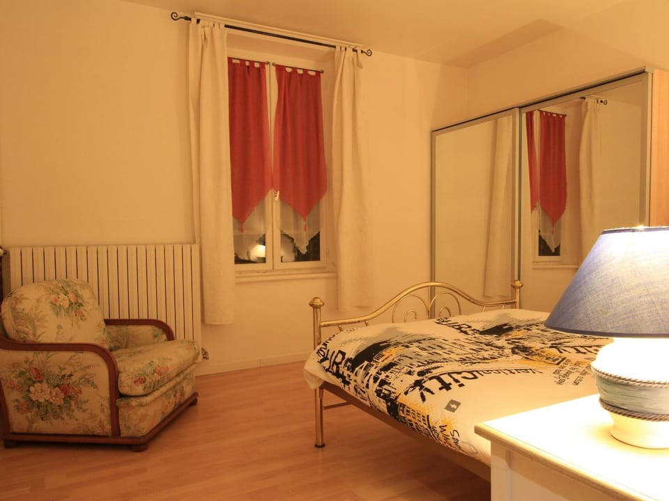Duplex Confortable avec Équipements Modernes à 20min de Montargis et Pithiviers - FR-1-590-175 Apartment in Centre-Val de Loire
