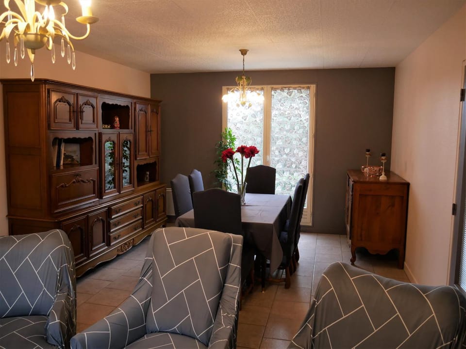 Maison cosy à Sully-sur-Loire, 5 chambres, terrasse, parking, draps et chauffage inclus - FR-1-590-220 House in Centre-Val de Loire