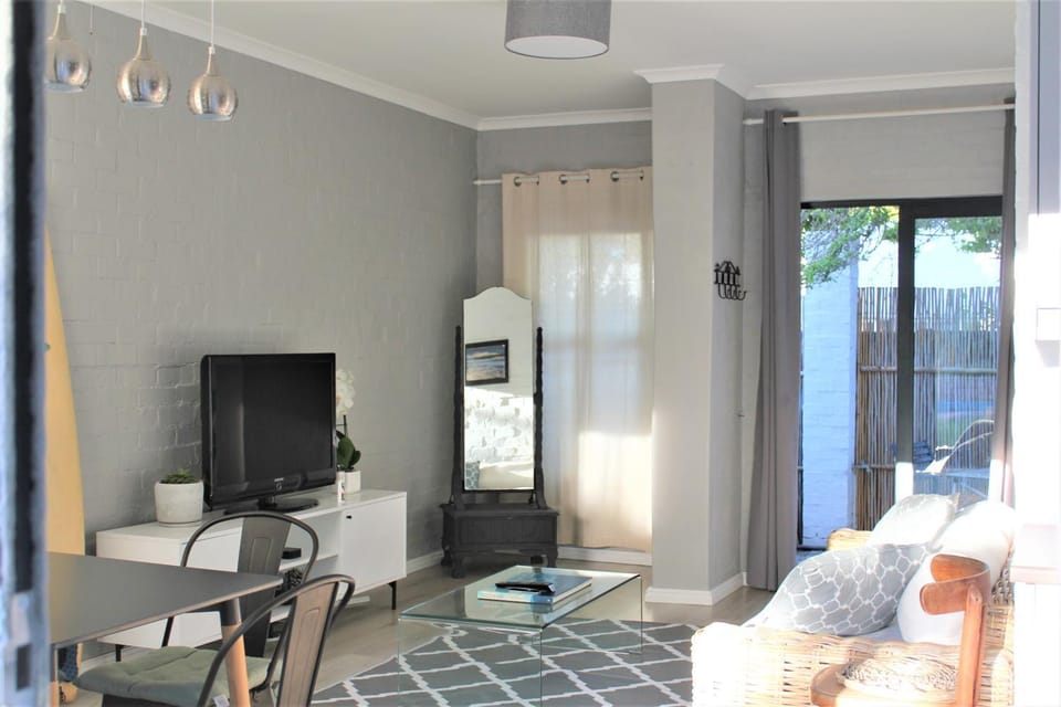 Living room, Photo of the whole room