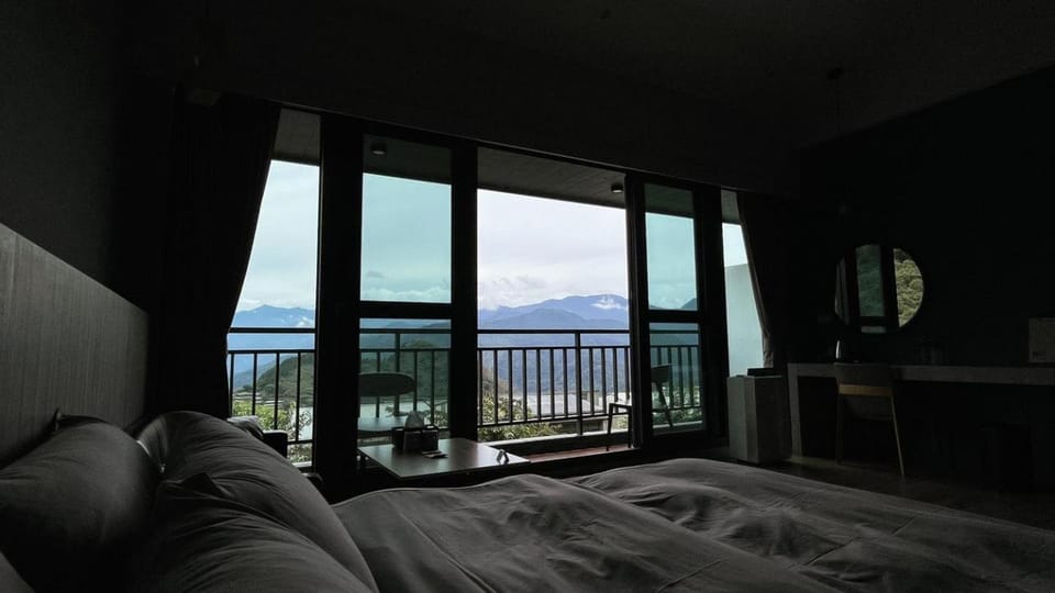 Bed, Natural landscape, View (from property/room), Balcony/Terrace, Bedroom, Mountain view