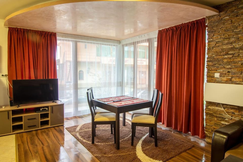 Communal lounge/ TV room, TV and multimedia, Living room