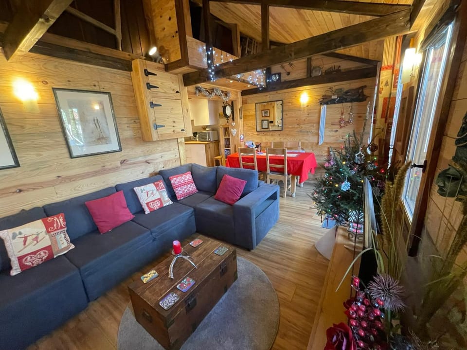 Chalet Le Doux Si, Large Self-Contained Apartment, 2km from Doucy-Combelouvière and close to Valmorel Chalet in Auvergne-Rhône-Alpes