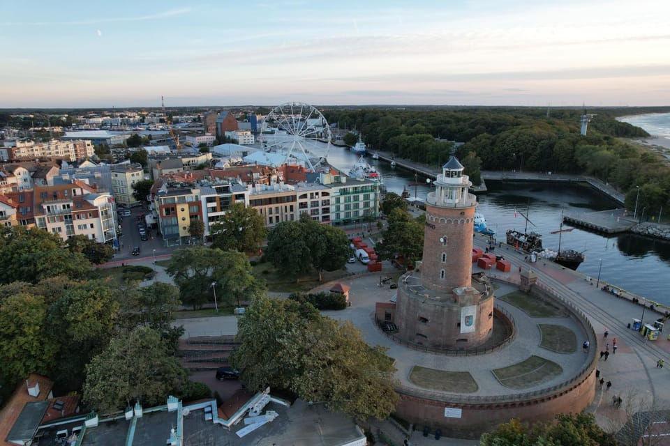 Property building, Nearby landmark, Day, Neighbourhood, Bird's eye view, Landmark view, Location