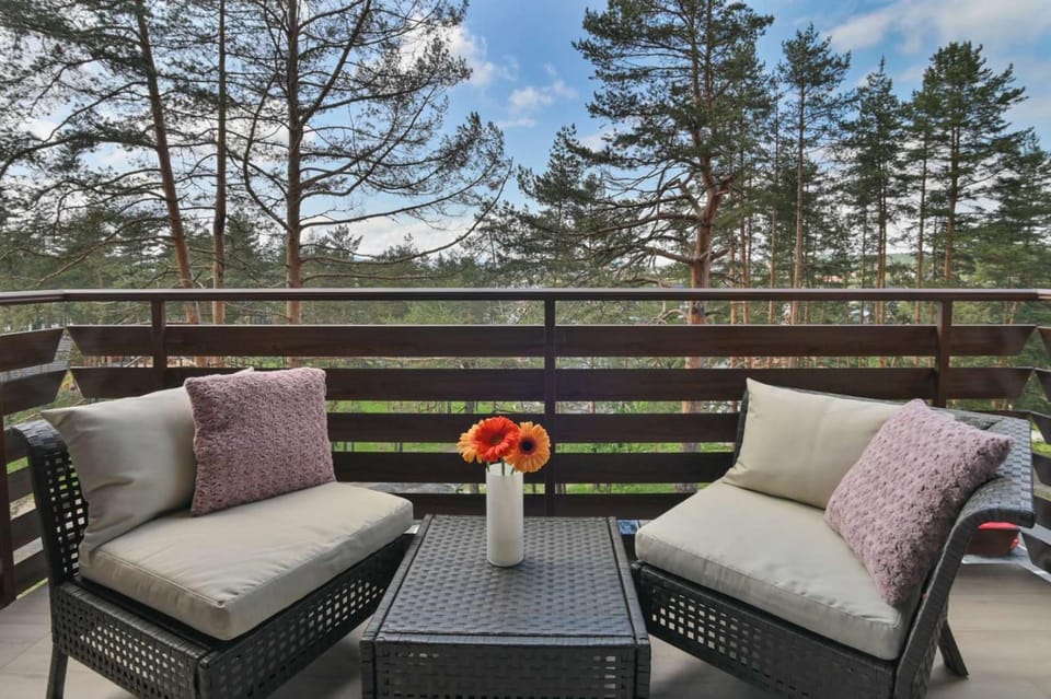 Patio, Spring, Day, Natural landscape, View (from property/room), Balcony/Terrace, Seating area, Garden view