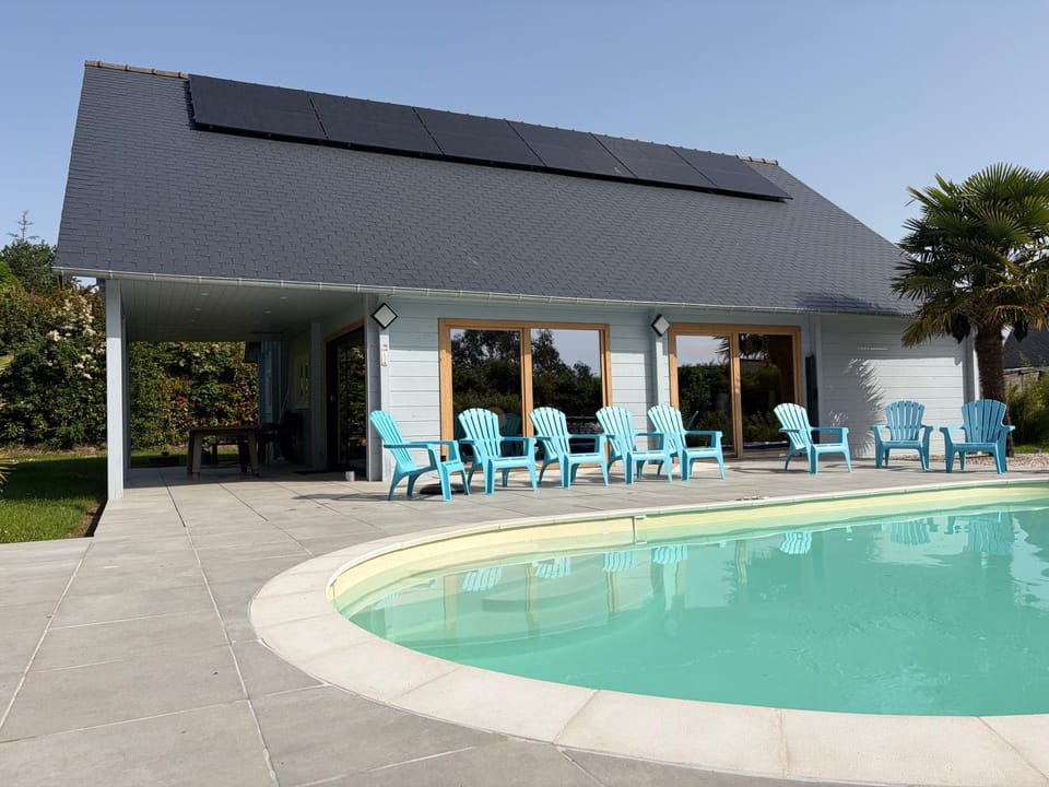 Patio, Pool view, Swimming pool