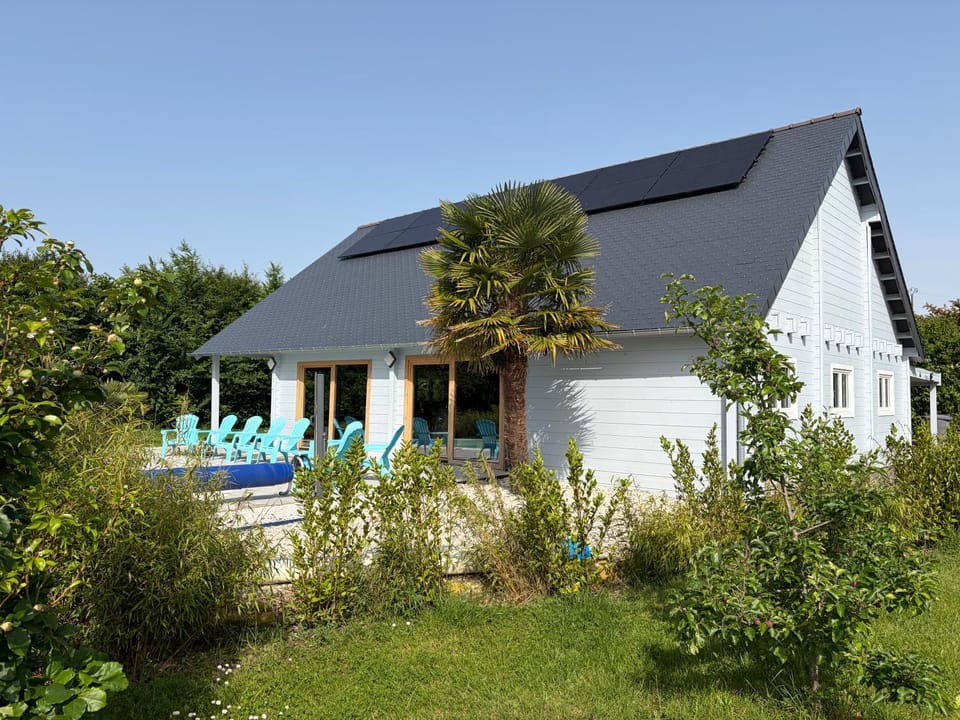 Property building, Pool view, Swimming pool