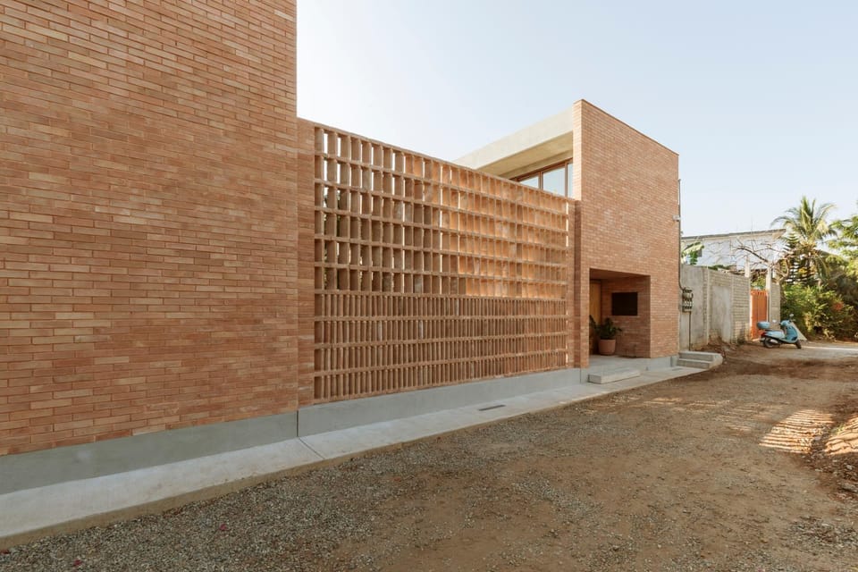 Property building, Facade/entrance, Day